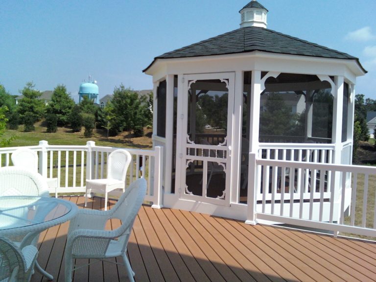 3 Decking Options for a Hands-off Homeowner