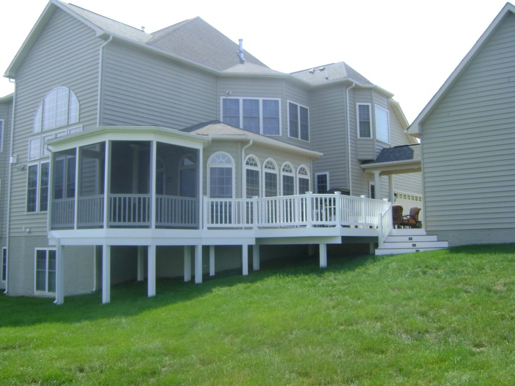 5 Must-Haves for a Functional Screened Porch